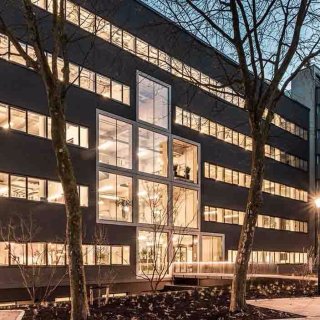 de Alliantie公司新总部 | 混凝土框架和落地玻璃窗，强调空间与采光